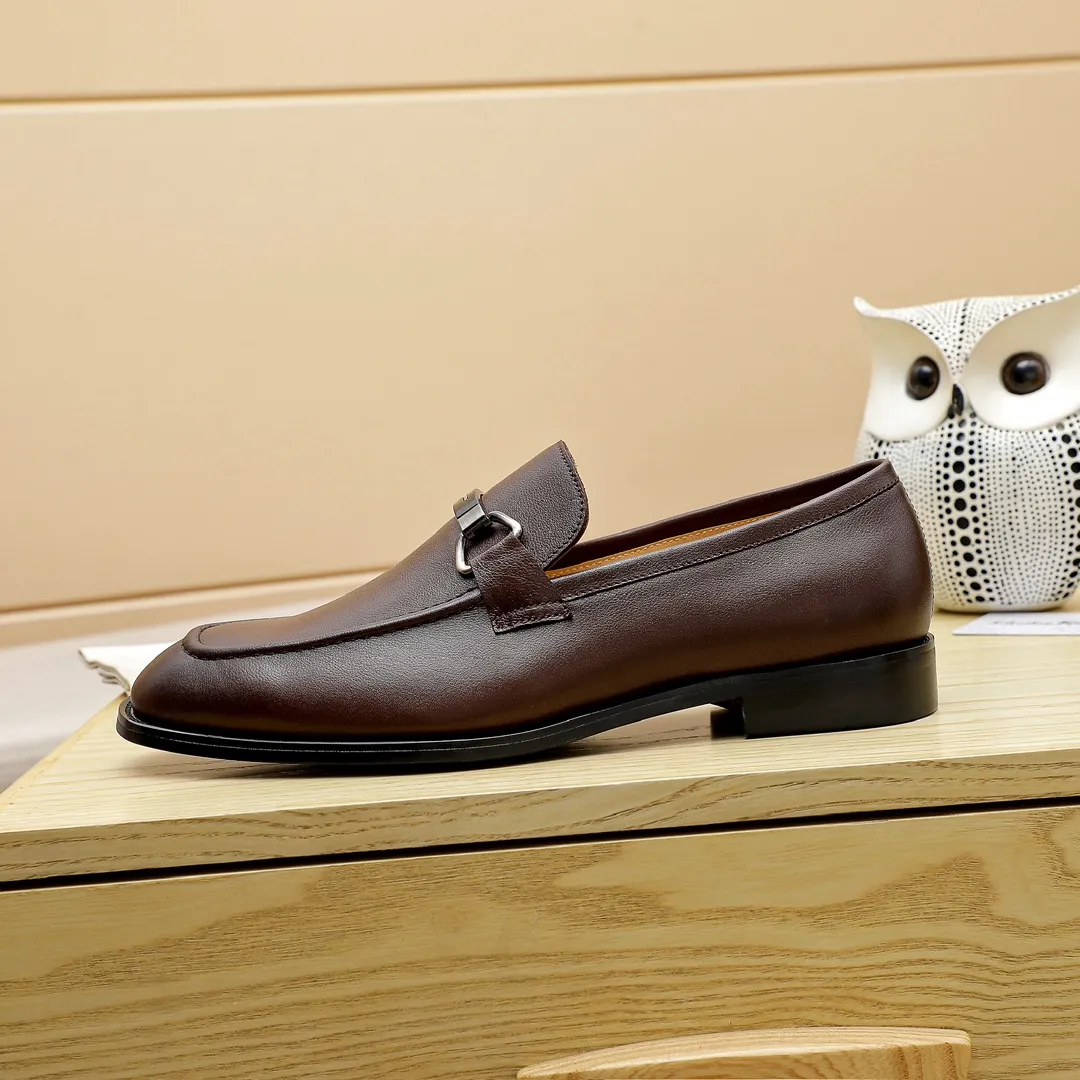 Factory price 460 🔥Ferragamo's new men's casual slip-on shoes🇨🇳Official website original 1:1 mold opening, original quality💯Fine workmanship, high-end luxury☘The upper is made of imported Italian first-layer cowhide🌴Water-dyed🐂Leather lining🍓Rubber wear-resistant and non-slip outsole, breathable and comfortable to wear🍍The first choice for high-grade men, 3 colors available! Code number 38-44 (45.46. Can be customized)